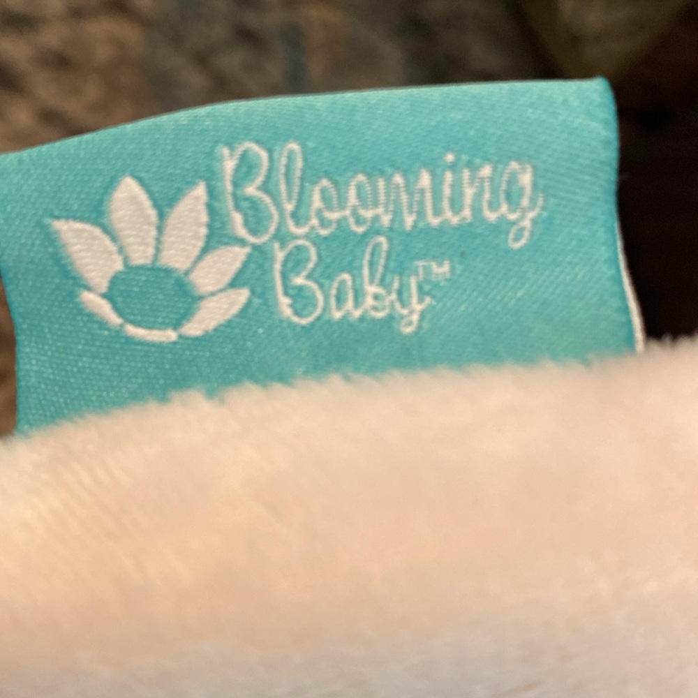 Blooming Baby Lotus Bath Mat - Picture 8 of 16